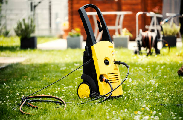 Best Animal Enclosure Cleaning  in Country Clu, FL